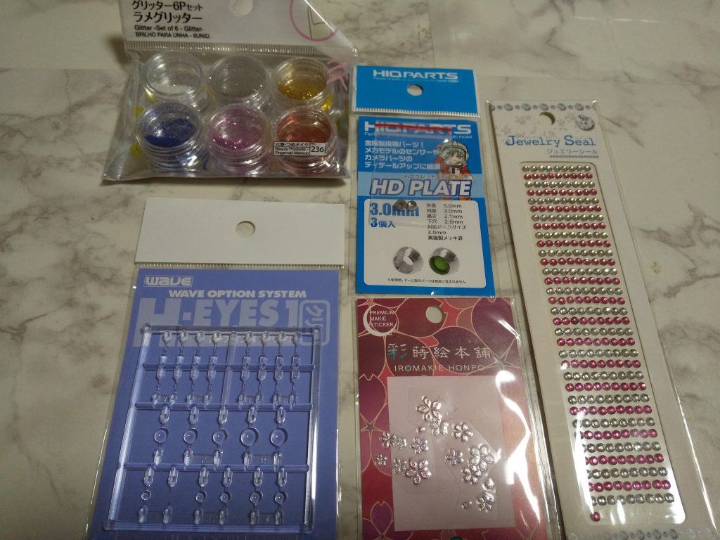 桜のデカールは携帯用の蒔絵シール、ビルダーズパーツ ＭＳレドーム０１、100均のラメ（マニキュア用）、使い捨てLED、SPプレートを使いました。