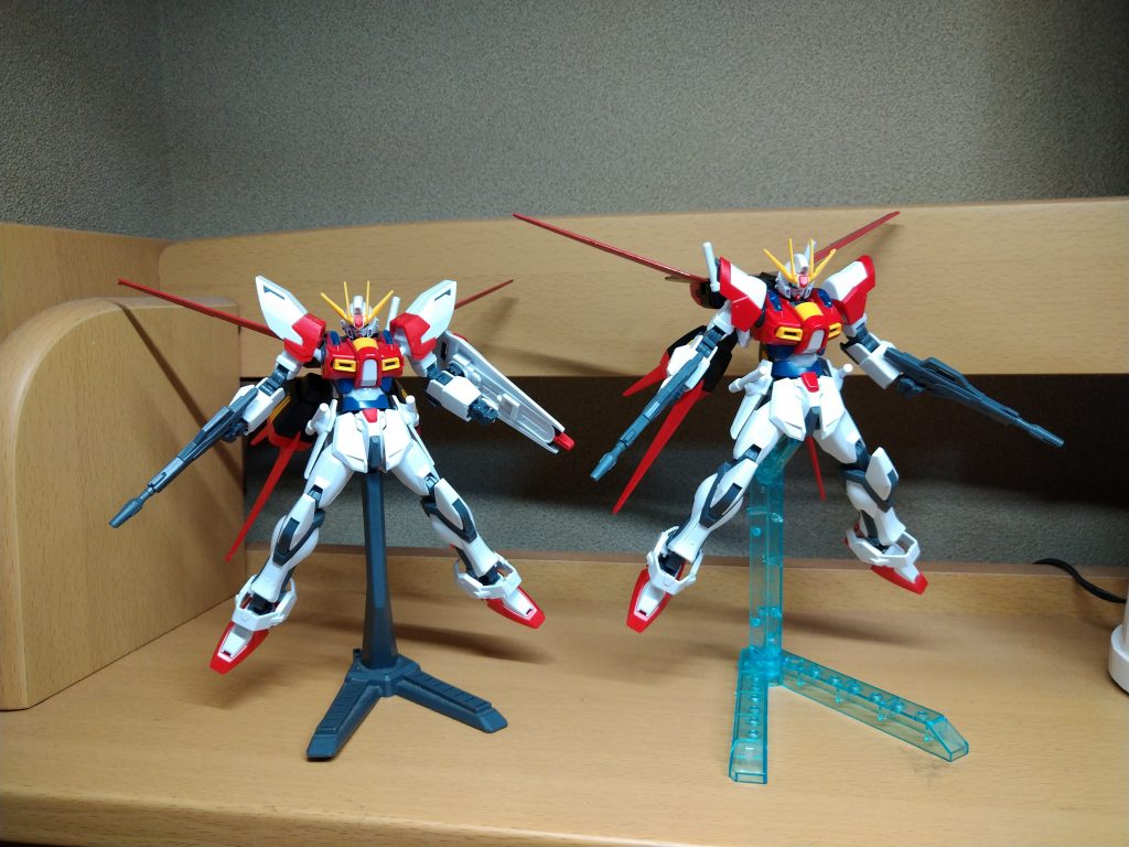 2つのバージョンがあり、　スクエアショルダーverとカーブショルダーverで性能差は特にない。