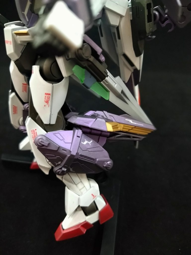 接着剤もジョイントもスナップフィットも不使用なのできちんと噛み合いながらスライド・角度調整が可能になってます。うまく行ってよかった^^;