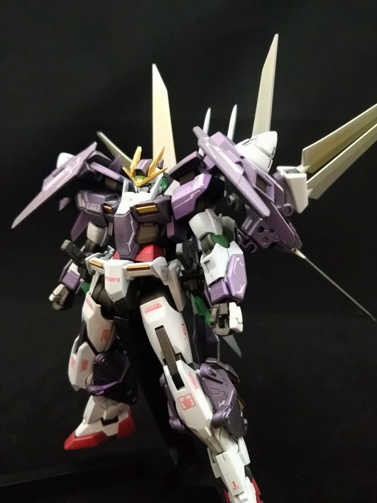 角度を変えてアップに本体はダブルオーライザーとダブルオーダイバーで構成しております