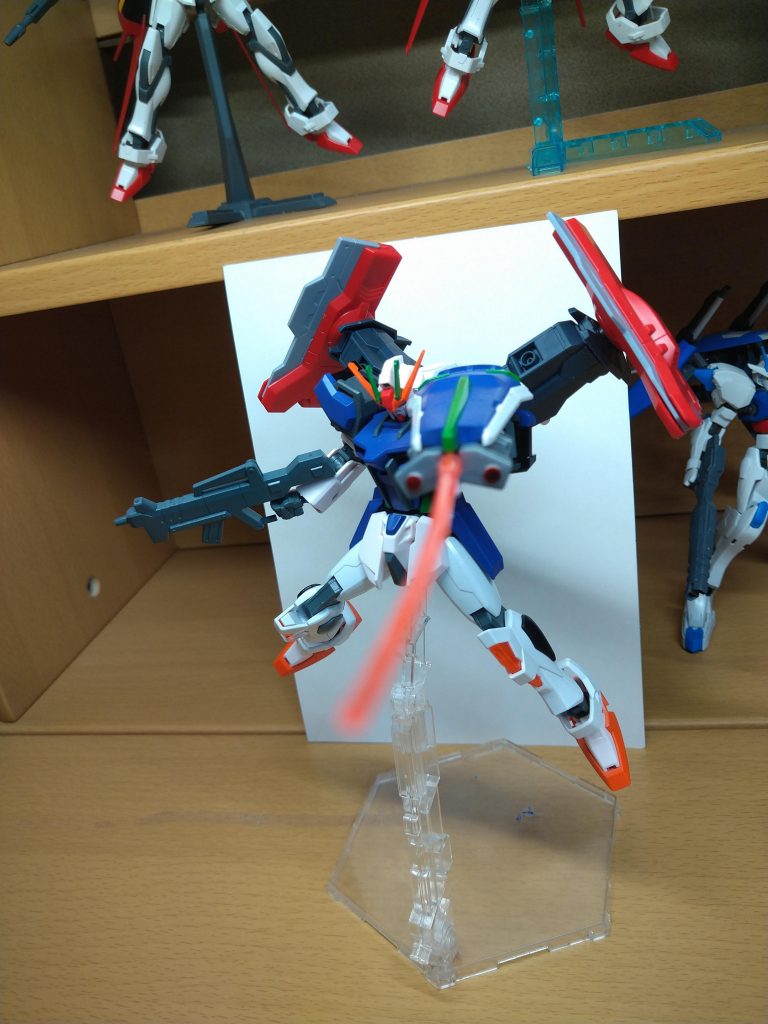 武装説明ゲシュマイディッヒ・パンツァーβ↳追加ユニットで、ビーム偏向の機能が使える。ミラージュコロイド・ステルス↳ブリッツガンダムを参考として改造されており、光学迷彩を使用できる左腕武装 トリケロスβ↳ビームブレードorビームガトリング、ミサイル×2右腕武装 カートリッジ選択式実弾兼ビームライフル