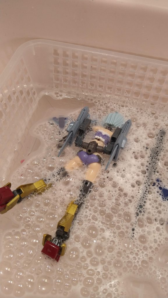 パーツ洗浄中の一枚。自爆した？