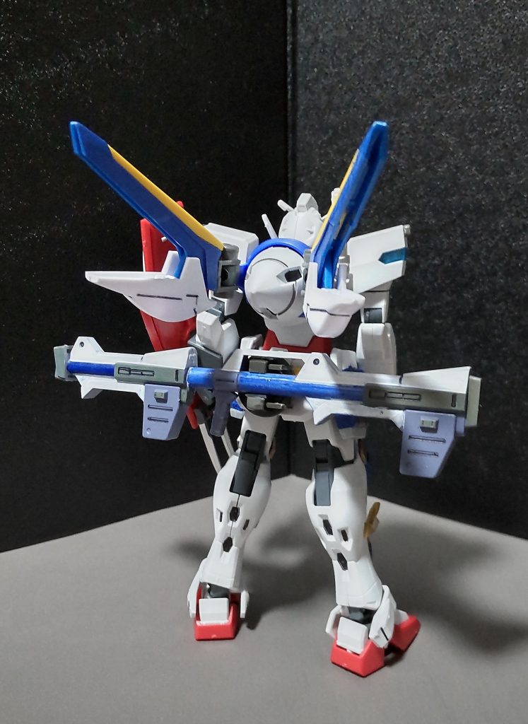 リアビュー・GNドライブの両脇にV2ガンダムのミノフスキードライブ(光の翼)を追加。・腰部にはGNランチャー用のマウントラッチを追加。※因みにラッチごと着脱可能。