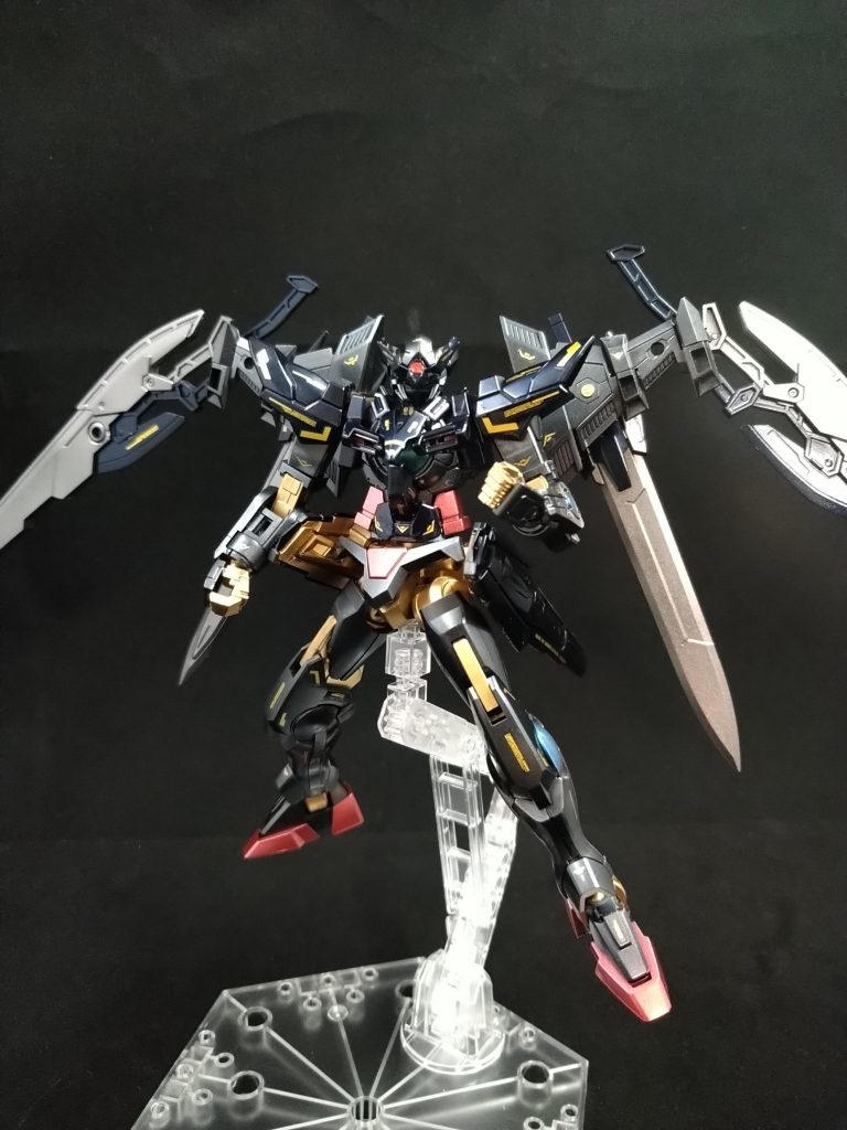 ベースはエクシアダークマターです。ダークマターを見た際なんで闇落ちした天使が暗黒物質やねん!とツッコミを入れたくなりいつかこの名前で作りたかったのです。