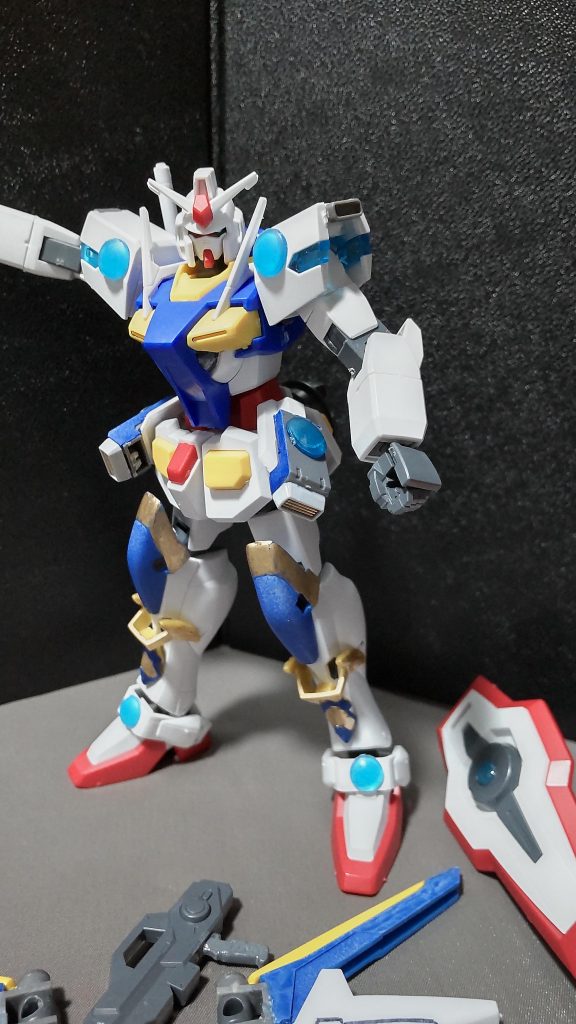 ○主な改造点・肩部肩パーツをエクストリームガンダムのと交換+スラスターを追加。・腰部腰アーマーにボリュームアップとして、追加装甲を施し、ついでにスラスターも追加しました。・膝部V2ガンダムの膝パーツを接着し、ついでに脛部に孫尚香ストライクルージュの脚部の装甲を接着。・その他、追加装甲(?)として、WAVEのHアイズ(クリアブルー)を要所要所に付けてみました。