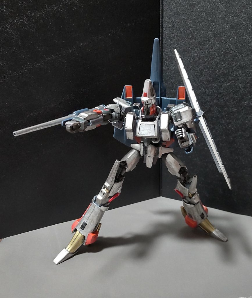 旧キットにはパワーランチャーが付属していないので、同じ旧キットであるエルガイムのパワーランチャーを流用するという形で装着できます。