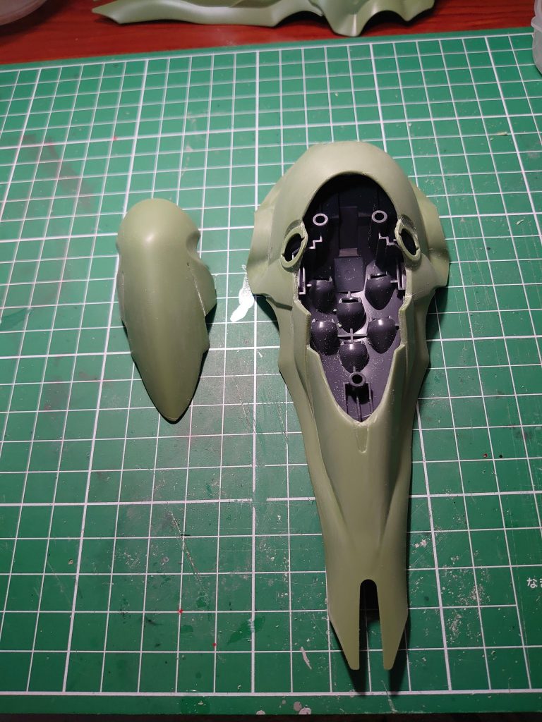 バインダー、デザインナイフで中央をカットして