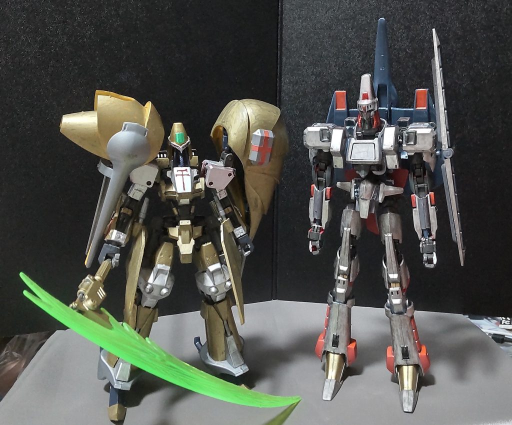 ラスボスでもあるオージと一緒に。オージもヴァルキュリアフレームで作ってたら同じくらいの背丈になってたでしょうね。アマンダラ「私が予定した以上の行動をしなければ、良い生活ができたものをな」ダバ「他人に人生の枠を組まれて、何が面白いものか!」アマンダラ「ならば、つまらなくしてやる!」