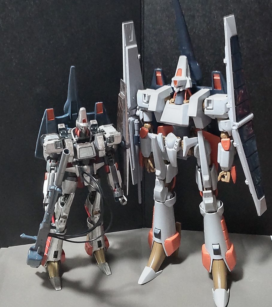 R3シリーズの1/100エルガイムmk2との2ショット。※2007年に発売されたものです。R3シリーズもっと出してくれれば良かったのに……と、今でも思う事があります。(ウォーカーギャリア、レイズナー、Newレイズナー、エルガイムmk2の4種類しかないため)
