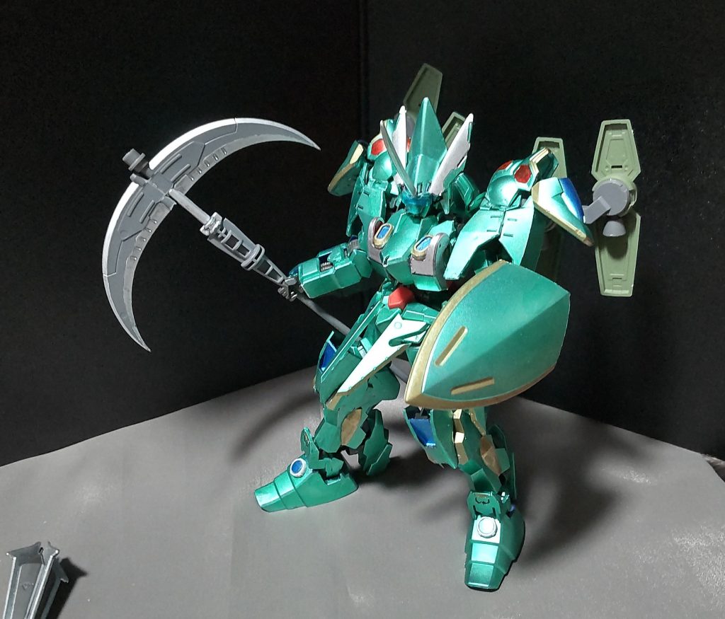 メイス部分は脱着可能になってる為、ハーケンのみ運用も可能です。※イメージとしてはパイルバンカーの如く、メイス部分を発射する事でこの状態になる。