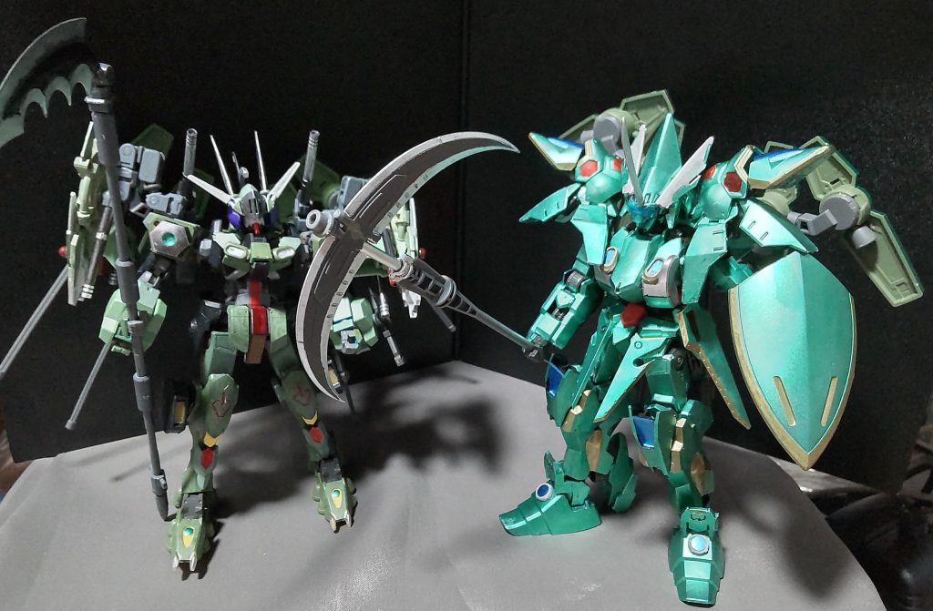 同じ長い得物持ちのガンダムエリゴールと並べてみる。なんだかライバル機のように見えてきた。