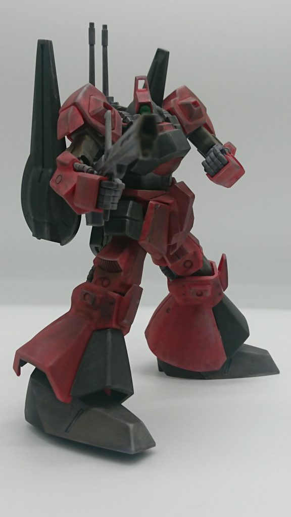 白背景にしてみました。クワトロは百式に乗り換えましたが、どこかのエゥーゴ隊員が乗った別のリックディアスをイメージしました。