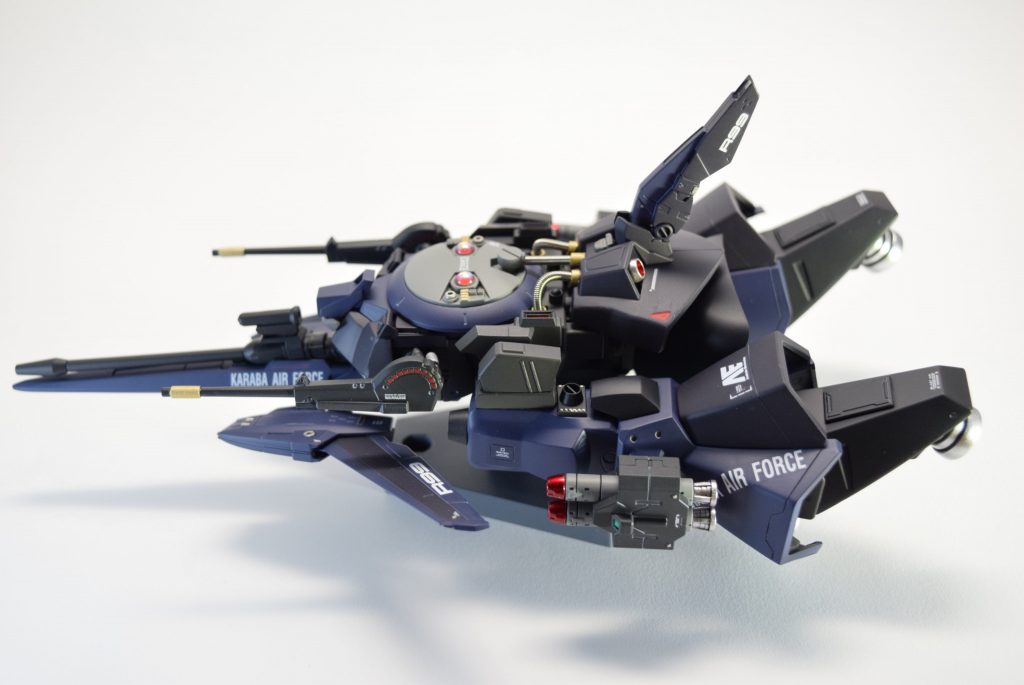 装甲はリックディアスなので、多少の被弾では落ちません。ですが重量と推力の為、前述の通り稼働時間はお察し。