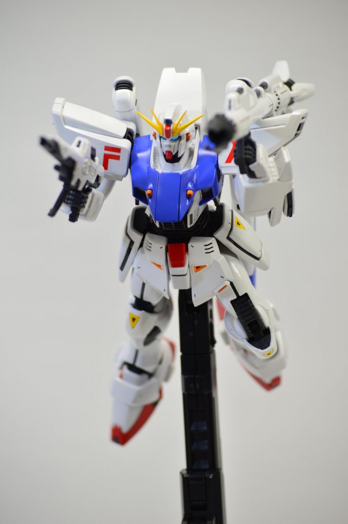 ライフルとバズーカはF91特有のデザインでいいですよね。