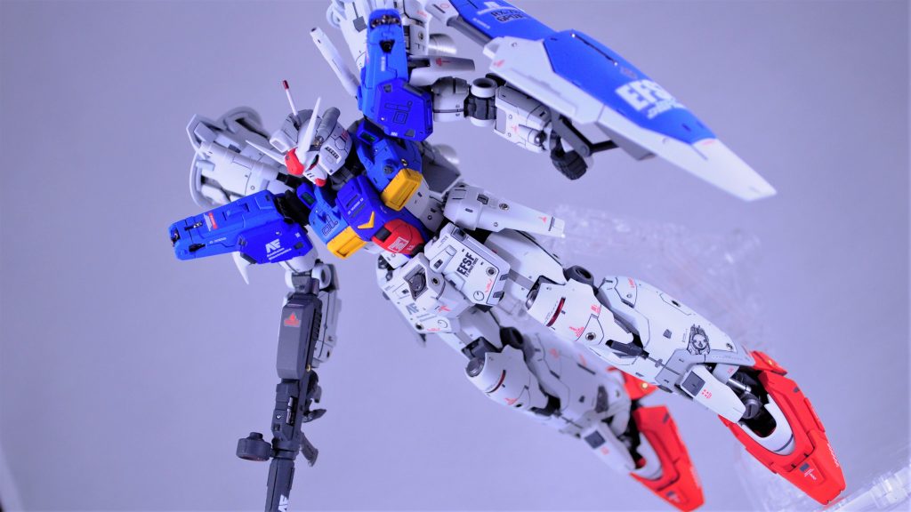 白、青、赤は各種2色ずつ使って色味の変化をつけてみることを試みてみました。いい具合の色のチョイスが難しいですね。G…ガイアカラー、C…クレオス、F…フィニッシャーズ白→ミクホワイト(G)、ニュートラルグレー(G)青→コバルトブルー(C)、アイスコバルトブルー(G)赤→リッチレッド(F)、ローズブライトレッド(G)