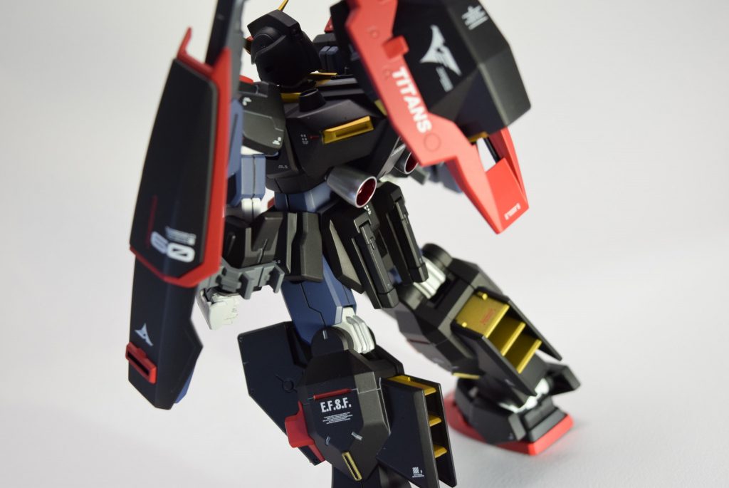 サーベルの位置はお尻に変更。サーベルエフェクトは用意しませんでした。絶対ポロリすると思ったので。