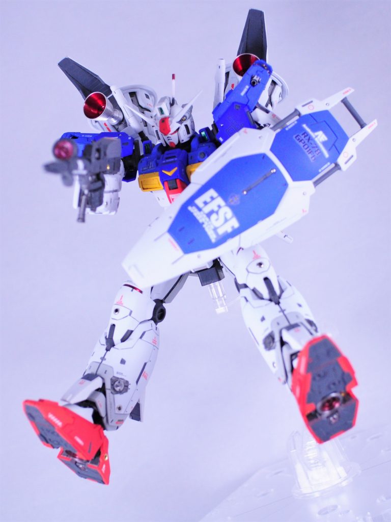 珍しく足裏やスカート裏等の影色も塗っています。バーニアはコアファイターとバックパックの大きなものだけHQパーツのメタルに変更。