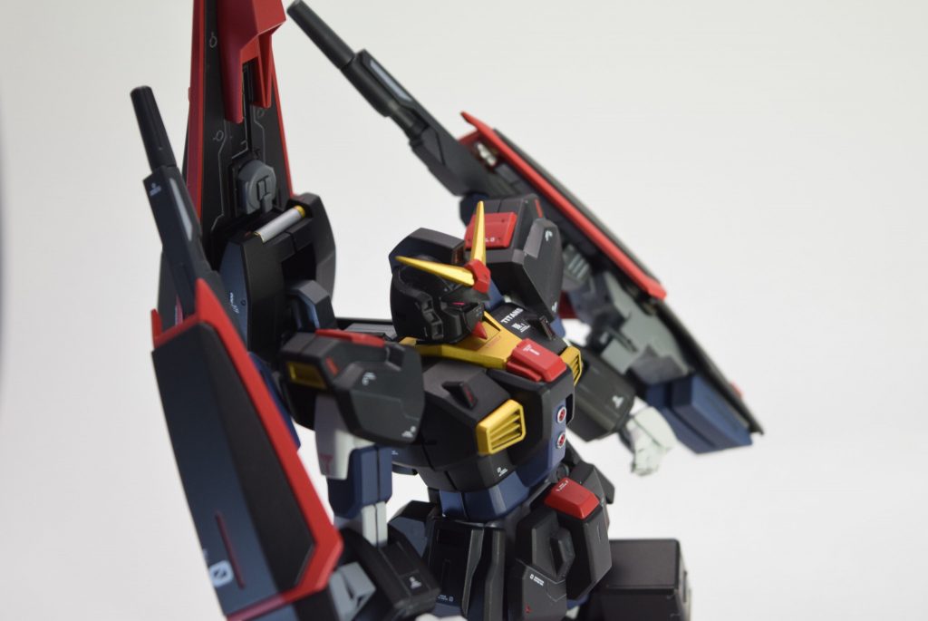 シールドはギャプランのシールドバインダーの試作って設定ですが、変形はしないのでブースターはつけていません。