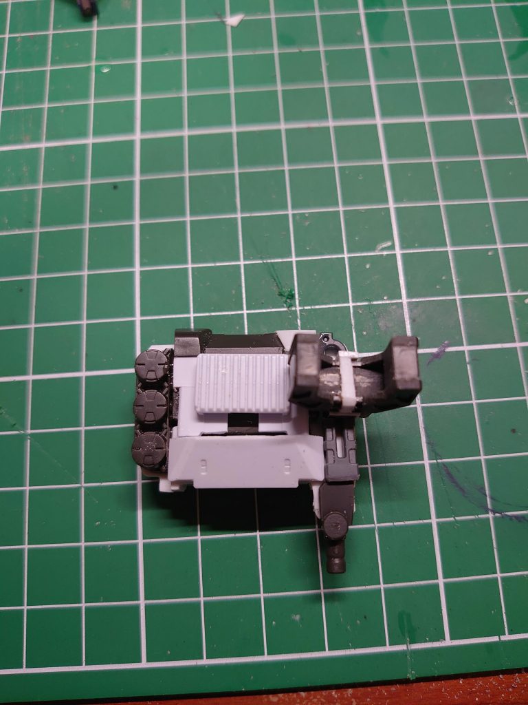 それっぽくパーツを盛り付けて