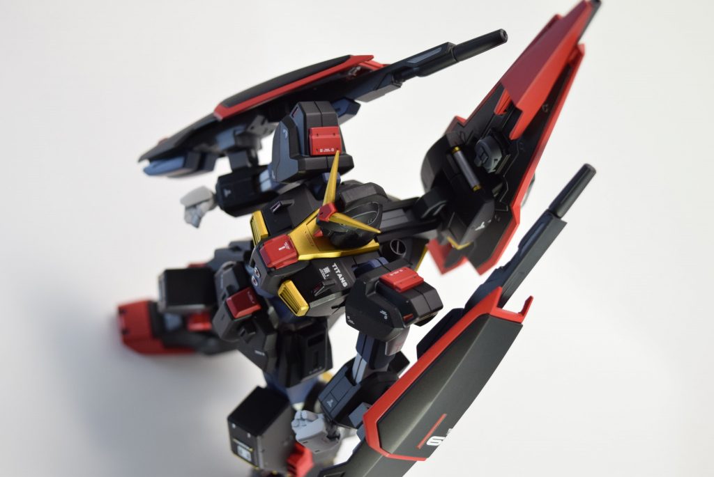 サイコガンダム要素として、腹部に小型拡散メガ粒子砲を設置。それに伴いハッチの開閉は上部に変更しました。