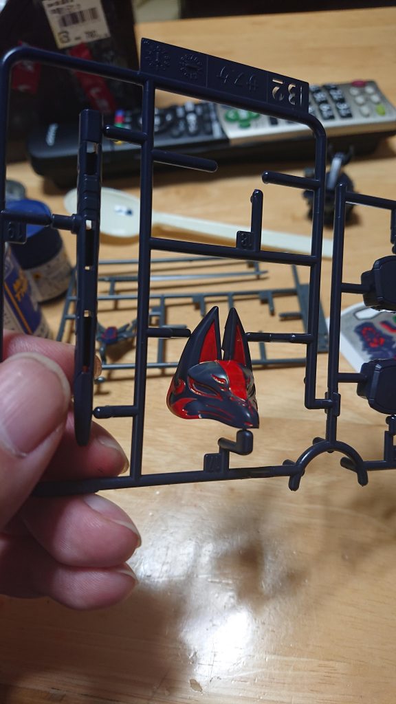 お面の塗装です。