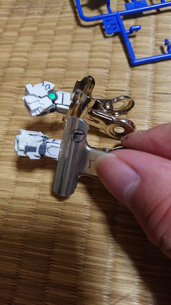 腕の塗装です。