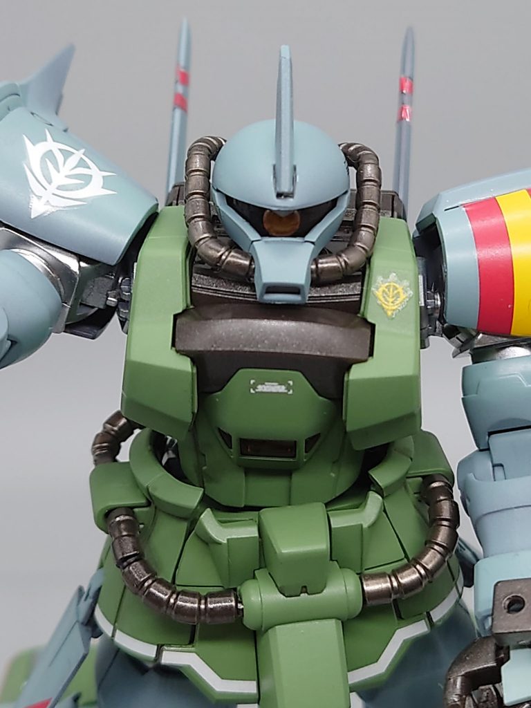 ほぼ無改造ですが、モノアイだけWAVEのクリアパーツに変更しました。