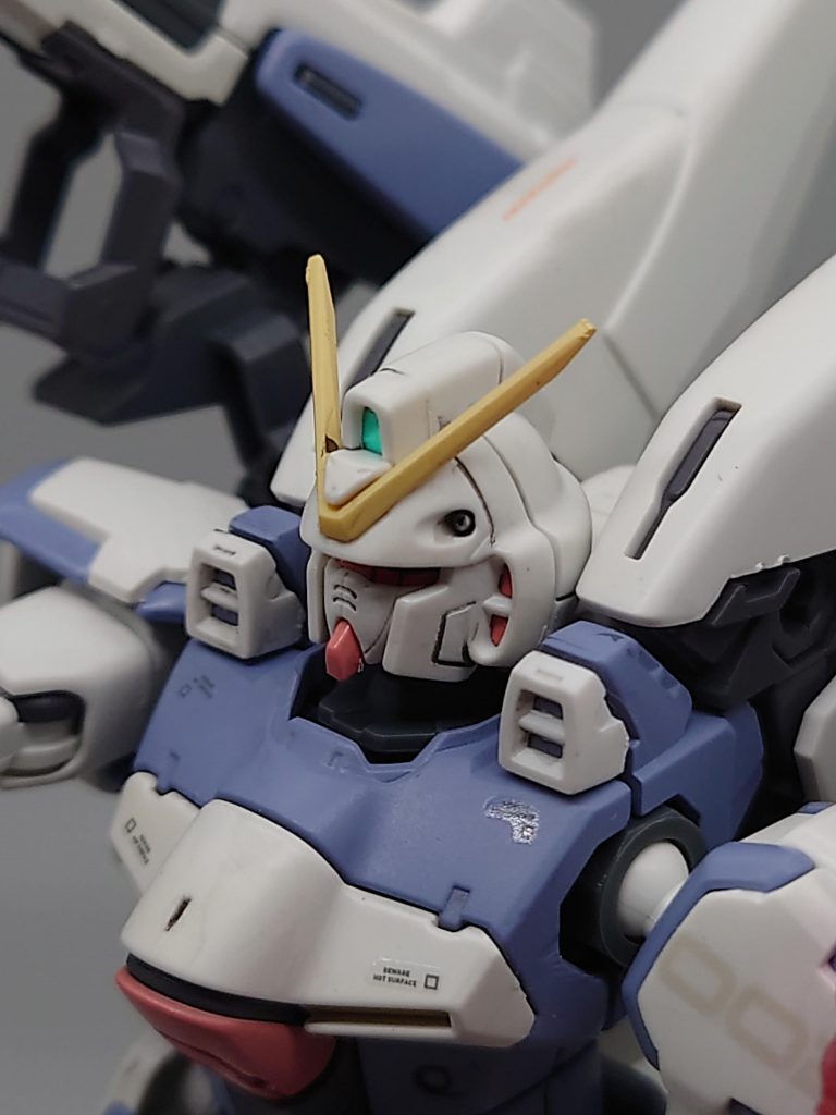 お顔も結構イケメンです。