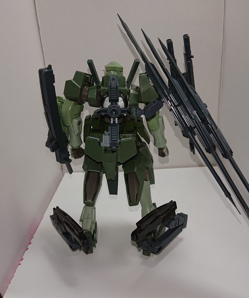 胸部にはGNフィールド発生能力を持つ初代ジンクスに似たグラビティカルアンテナが復元されている。背面のコーンスラスター先端にはアヘッドスマルトロンの偏向スラスターの改良型が取り付けてありそこからファング接続アームにもつながる。この装置は起動時に取り外さなければいけない。偏向スラスターは補強パーツでも本体とつながる。
