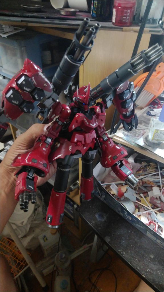 背面にMAがドッキング　以外と羅刹のパーツをそのまま使用しています　頭部はグフをベースにジャンクパーツを取り付けてそれっぽく