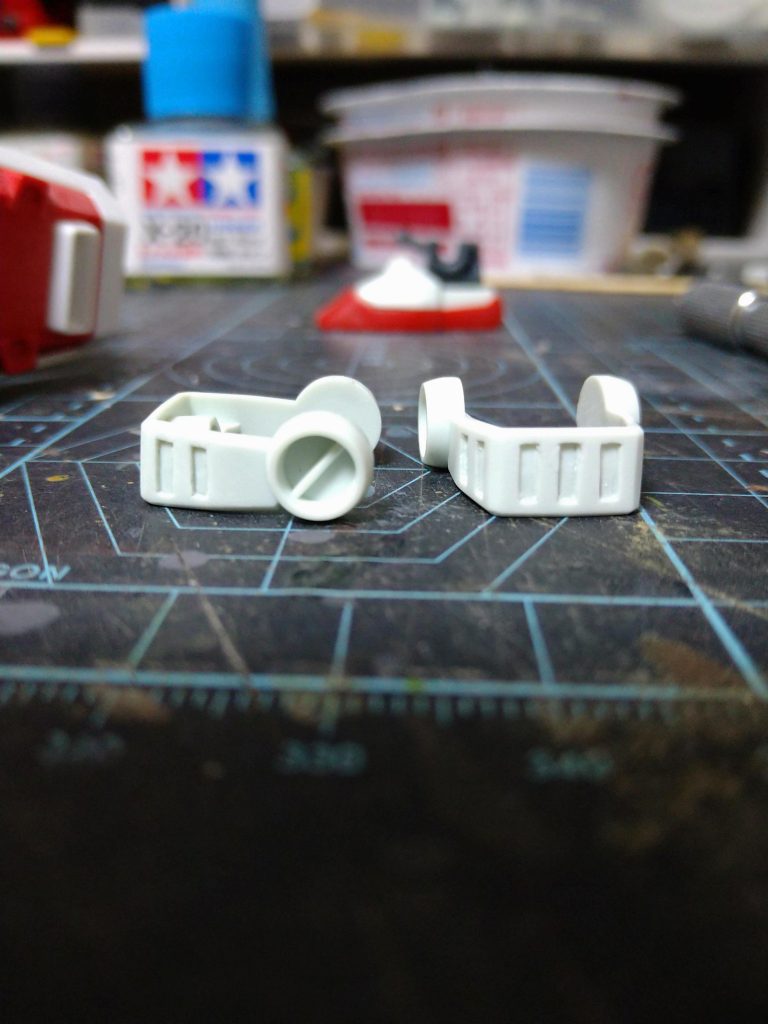 1mm幅のノミでスリットを彫りました。