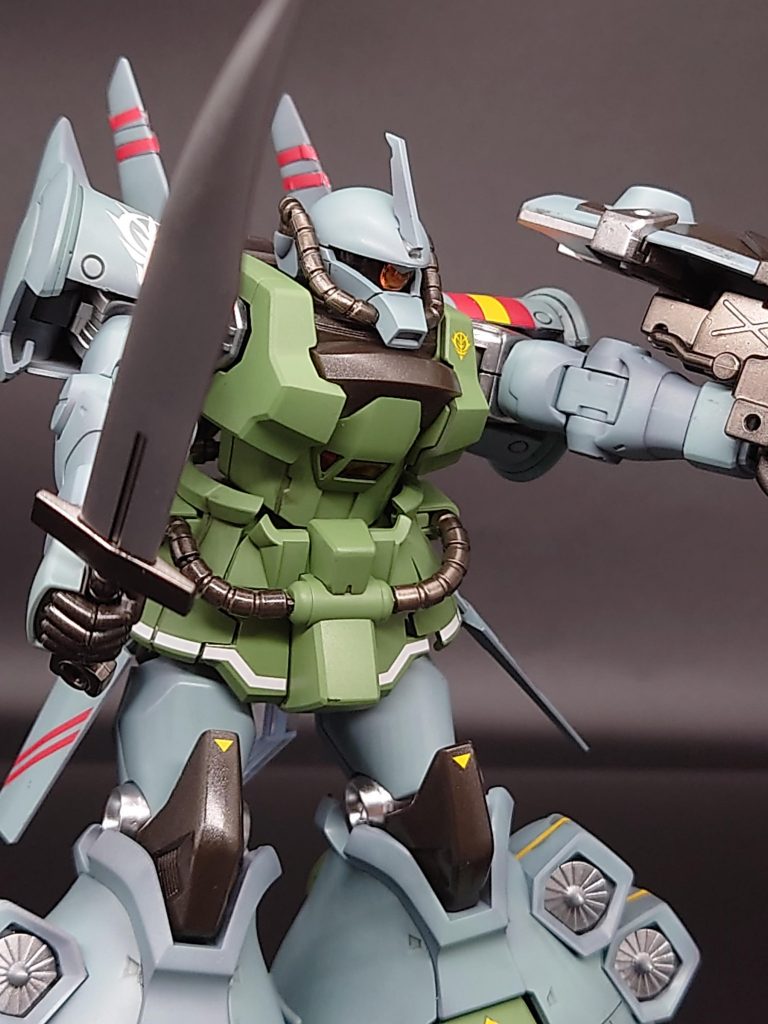 サーベルを構えたショットあれ、剣の向き　これじゃない　逆ですね（汗）