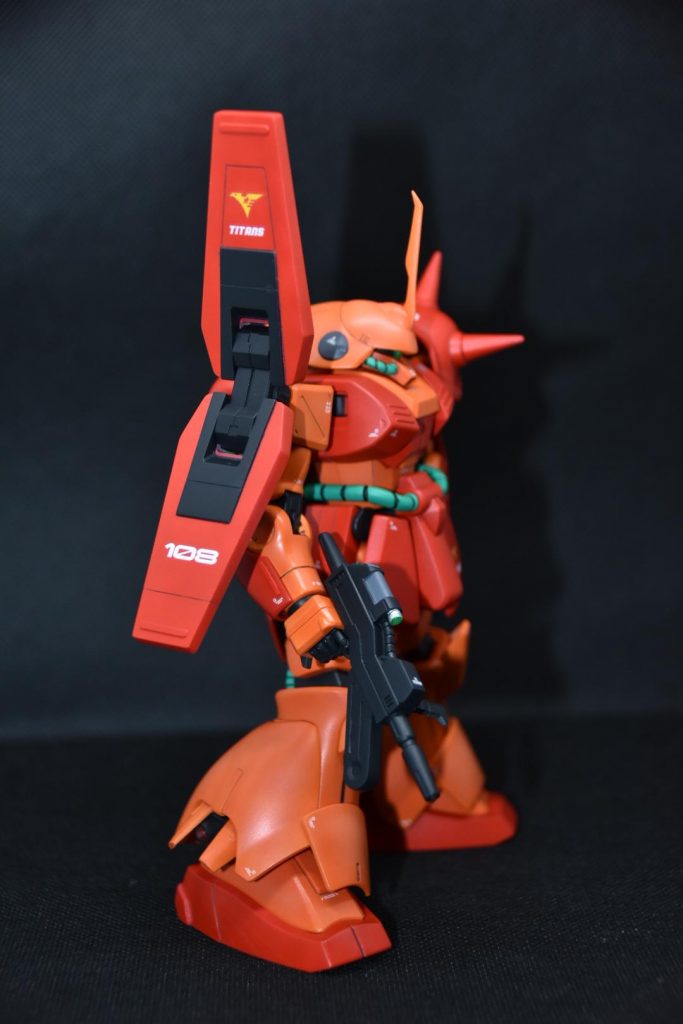 特に大きな改造はしておりません。グラデーション塗装をしましたが色の差が少なすぎて全然見えませんでした…