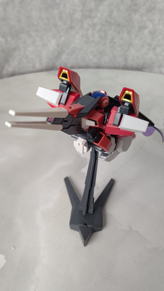 脚部はもちろん肩のブースターで変形もそんに違和感なし。でもオービタルパーツで宇Sだけど肩のせいで空Bな印象。