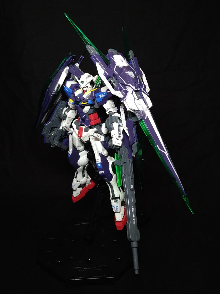 イアンの案をさらに改修させ、更に強化させる事をした 背面に強化GNドライブにより出力を上げている