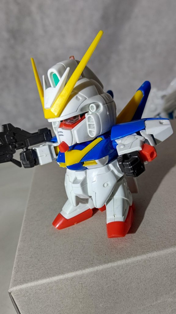 続きましてV2ガンダム。スコープがちゃんと再現されてます。このギミックが海賊のアイパッチに見えるので、ビクトリーボーンガンダムなんてのを妄想したことがある(苦笑)