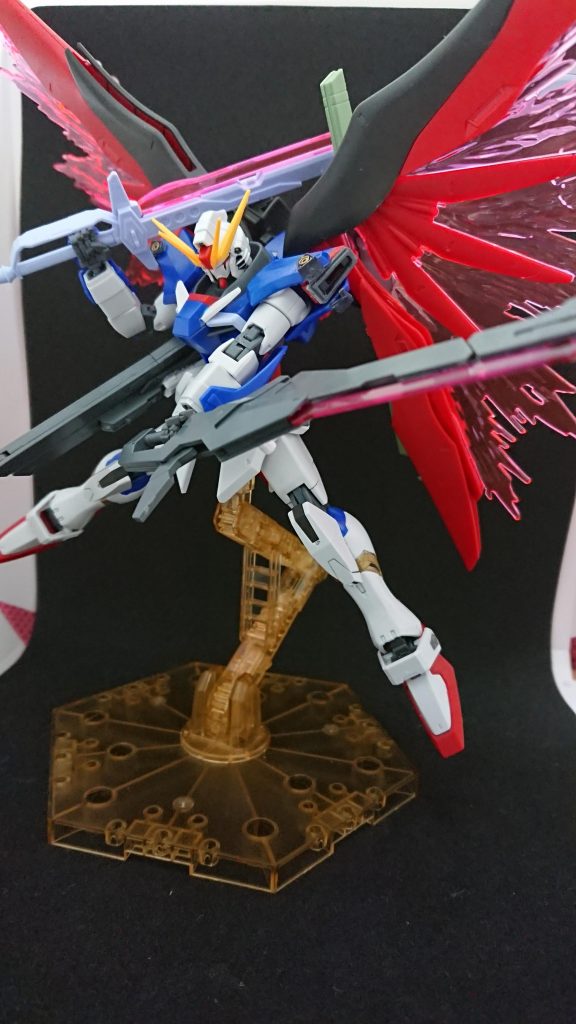 要はデスティニーのマイナーチェンジではあるが、デュードリオンハイブリットエンジンを効率よく、尚且つ適切な出力で安定稼働させるためのバージョンアップとも取れる。ちなみに短時間であれば機体のリミッターを外して運用出来、シミュレーション上では単独での大気圏突破が可能である。 以上ですが、いかがだったでしょうか?まだまだ突き詰めていない部分もありますが、考察しながら見て頂けると有難いです。