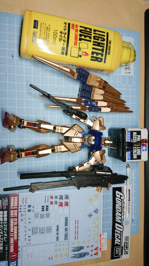 肩の百のマークはガンダムデカールのZガンダム/ガンダムZZ汎用に入ってます。みんなも買おう!