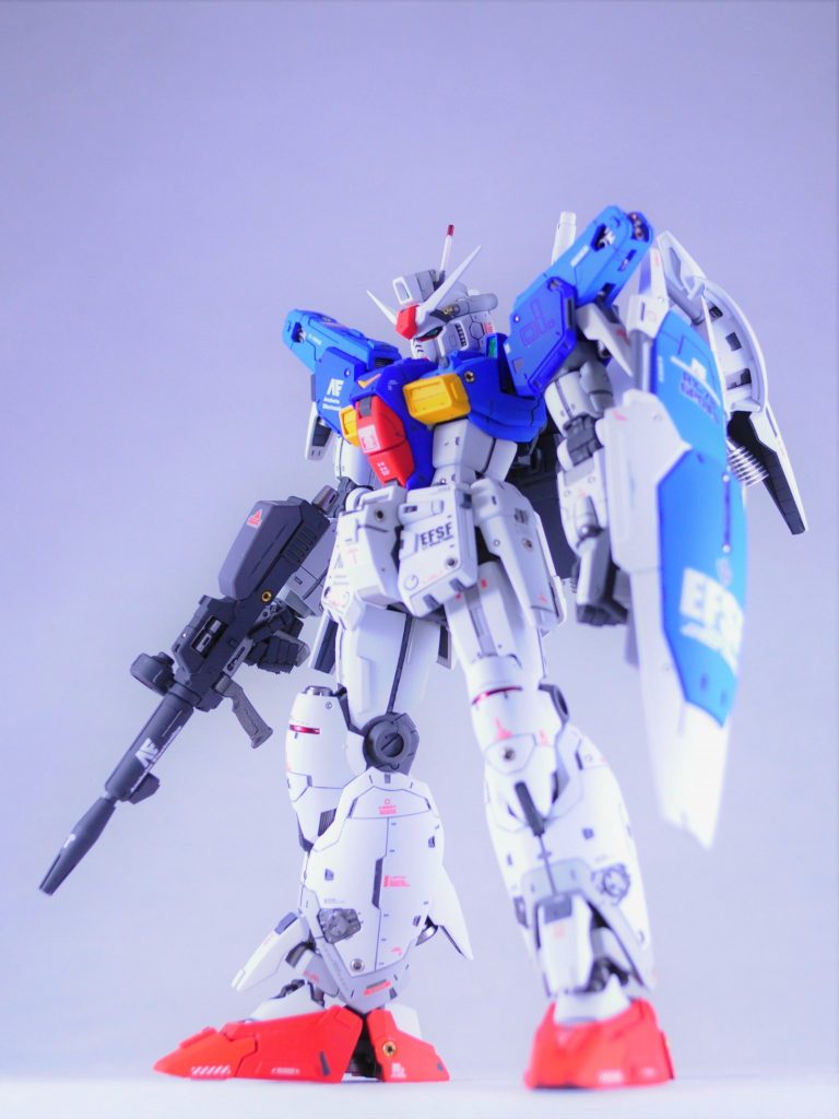 全身のメタルパーツ、プラ材貼り付けによるディテール追加、デカールの貼りこみで密度を上げることをテーマに制作しました。