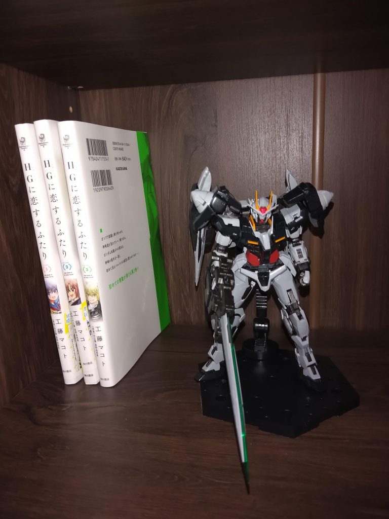 自分がガンプラ作るききっかけとなった漫画と一緒に工藤マコトさんのHGに恋するふたりまじでこの作者(主人公)にめちゃ共感です笑主人公と同じSEED世代で同い年…ほんとはSEEDの機体作りたかったんですがRGでSEEDの機体が行ったところにはアストレイのレッドフレームしかなくてダブルオーにしました(ダブルオーも大好きですよ)