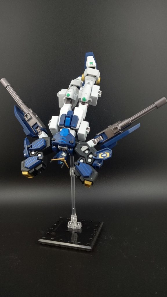 荒ぶるトロワのポーズ