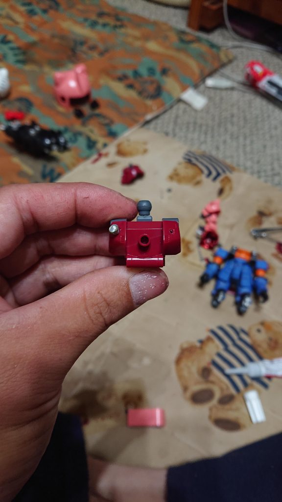 こんな感じで穴開けてます。