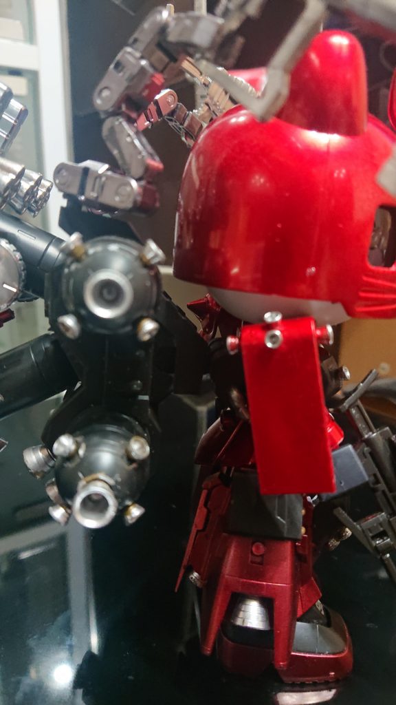 ランドセルにも穴を開けて3mmパーツでランドセル同士を繋げ、保険として接着剤で固めてます。