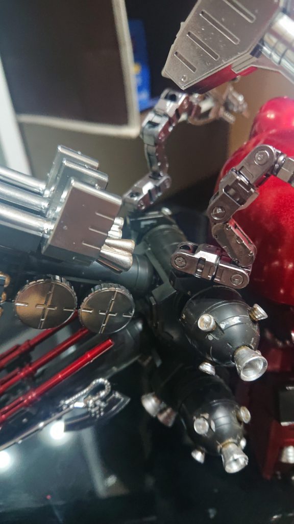 サイコザクの部分は4年前に作ったのでバーニアが場所によっては折れてたり塗装などかなりへたっぴです。