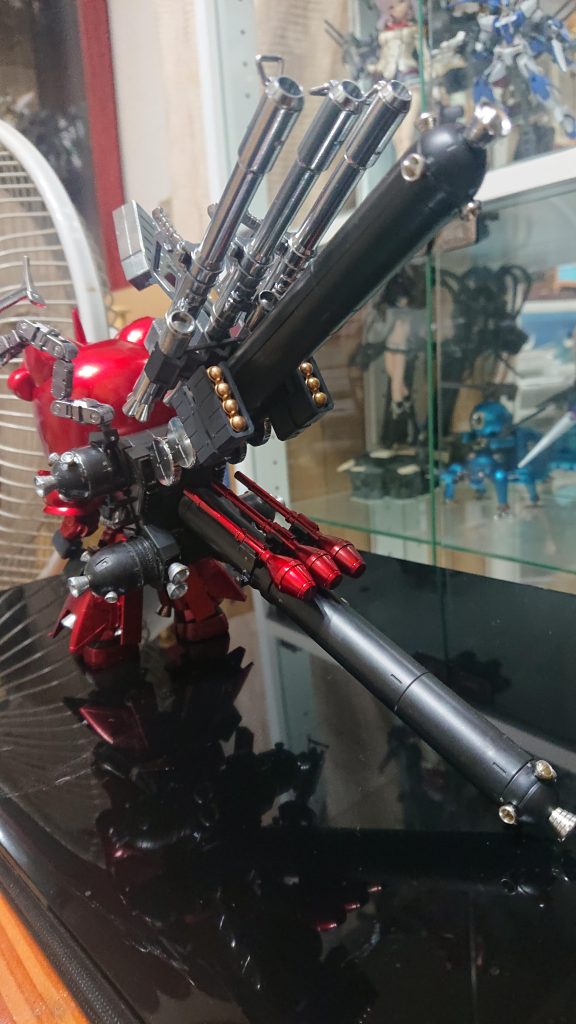 サイコザクのSD化をしている方はネット上でも何人か画像上げており、皆さんプロペラントタンクの縮小化をしてましたが私は接地性をとりそのままの長さで使用。改造は無しです。