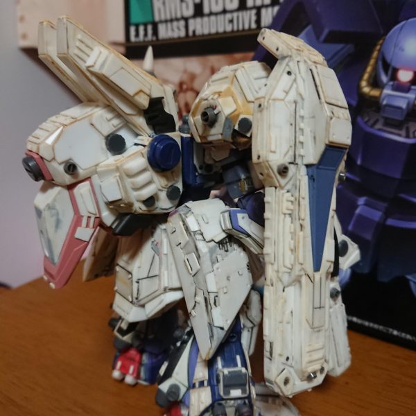 むかーし作りかけで放置していて、またガンプラ始めようと思い立った機体です。ベースはHG ハイザックです。当時、何を目指して、どこをどうしようとしていたのか全く思い出せませんが😂、リハビリ兼ねて、ちょいちょい完成させて行きたいと思います。ただ塗装が苦手だってことだけは思い出しました😱💦🤣 宜しくお願いいたします。（3枚目）