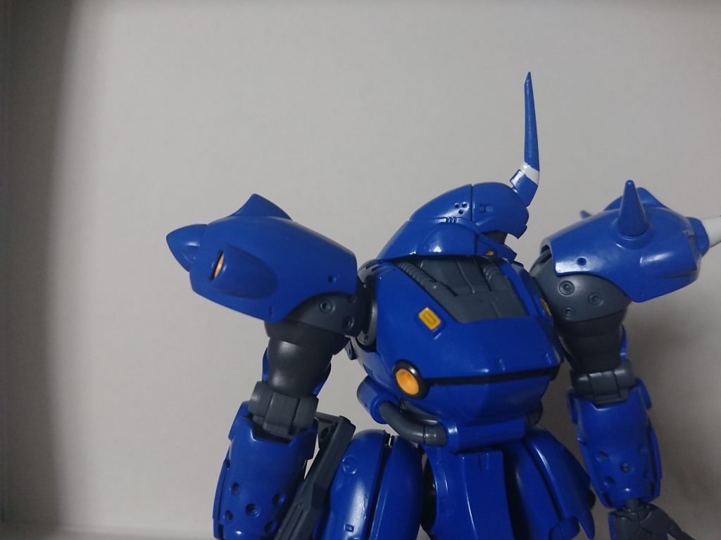 頭部横をピンバイスで穴あけ。