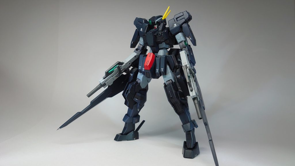 近接戦闘モード今回オリジナル武装でバトルソードを制作しました。GNマシンガン下部に接続出来るようにしました。通常時はホルスターに格納しています。