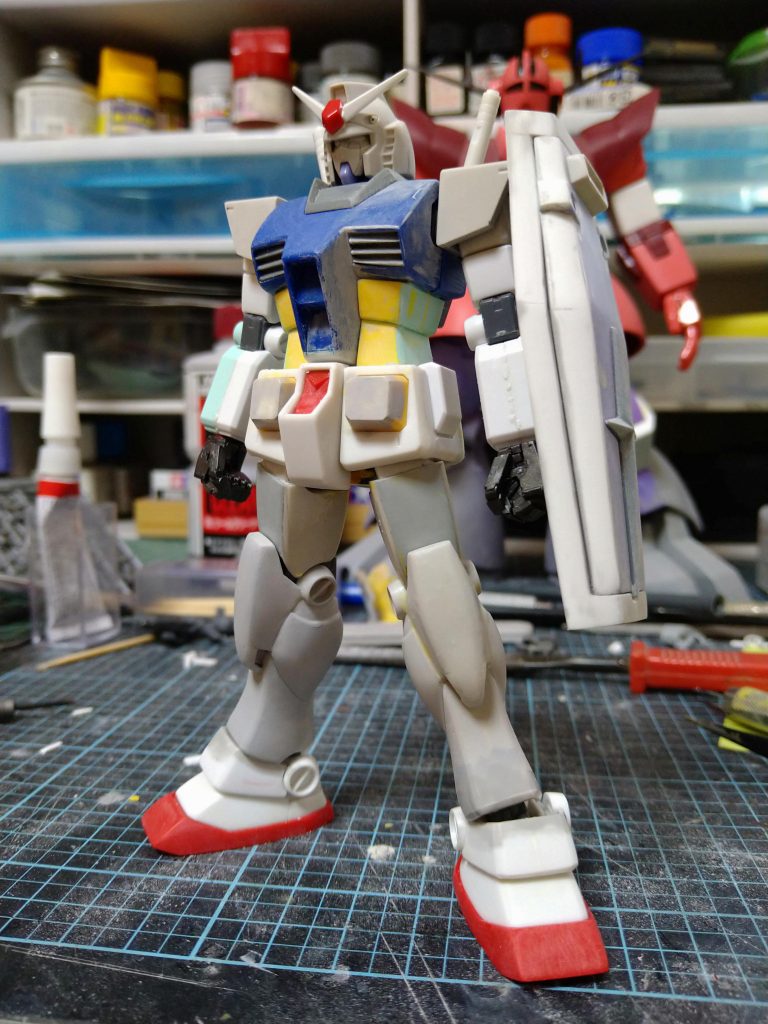 胸インテークと腹部の形状は頑張りました!腰アーマーは分割を廃止して一体成型。可動範囲は狭くなりますが個人的好みを優先しました。