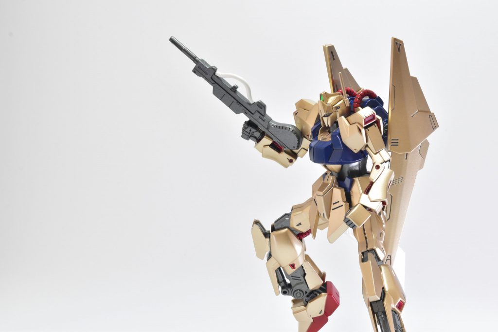 画像だとわかりにくいですが、関節、武器類の調色(オリーブメタリック?)がかなり気に入っています。今年の一番くじB賞MGフリーダムガンダムの関節色を参考にしました。